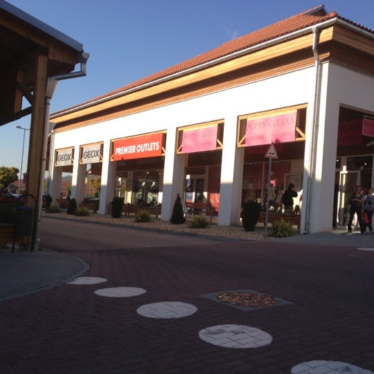 premier outlet budapest nike