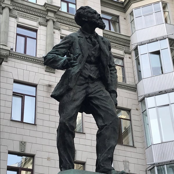 Памятник воровскому в москве на лубянке