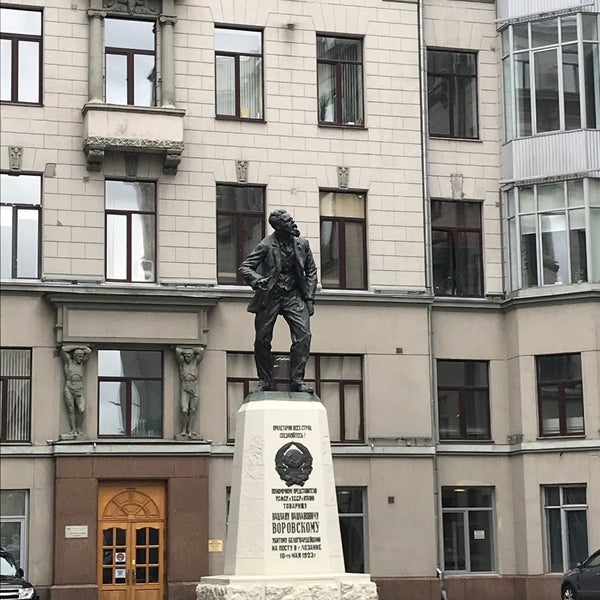 Памятник воровскому в москве на лубянке