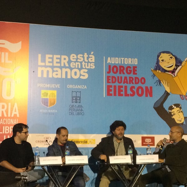 Foto diambil di Feria Internacional del Libro de Lima oleh Sandra O. pada 7/22/2015