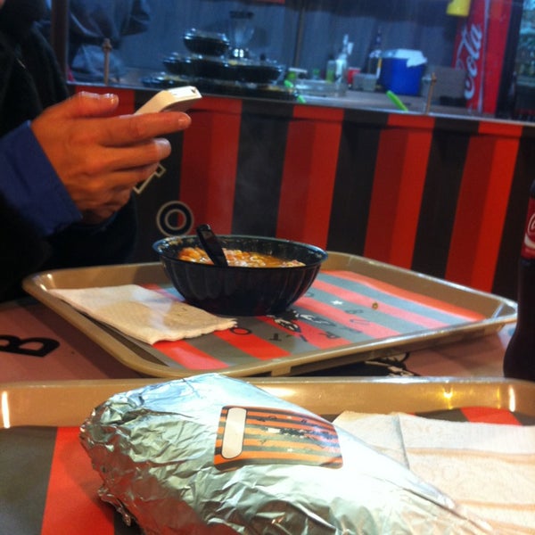 Foto scattata a Burrito capital da Noize M. il 4/27/2013
