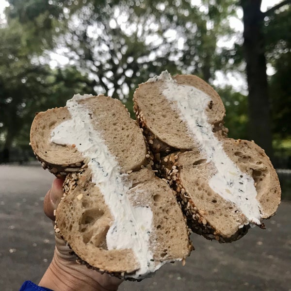 Photo taken at Tompkins Square Bagels by Livia on 10/10/2021