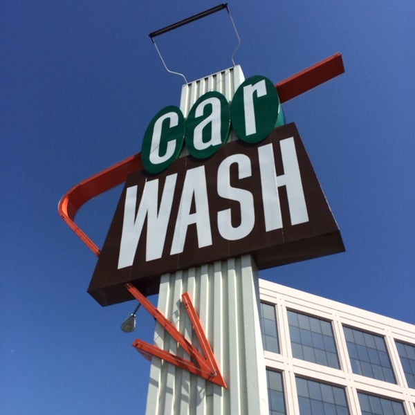 3/18/2014にOlesya S.がLakeside Car Washで撮った写真