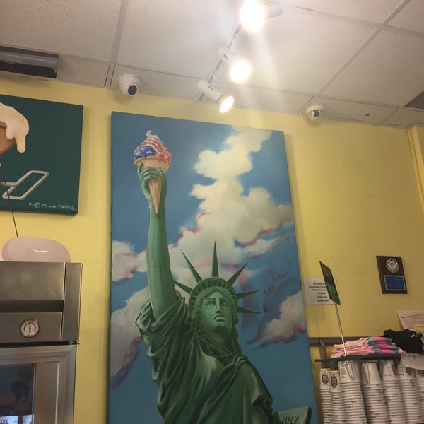 7/12/2017에 David S.님이 The Frieze Ice Cream Factory에서 찍은 사진