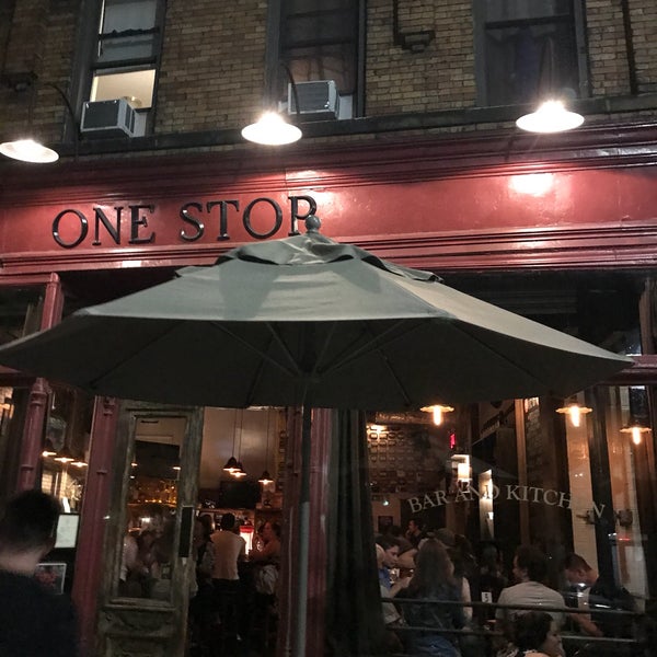 Foto tirada no(a) One Stop Beer Shop por David S. em 9/21/2017