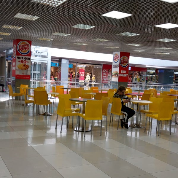 Фуд холл фото. Набережная челябинск фудкорт. Вернисаж ярославль фудкорты. Гастро парк челябинск на набережной. Гастропарк фокус челябинск.
