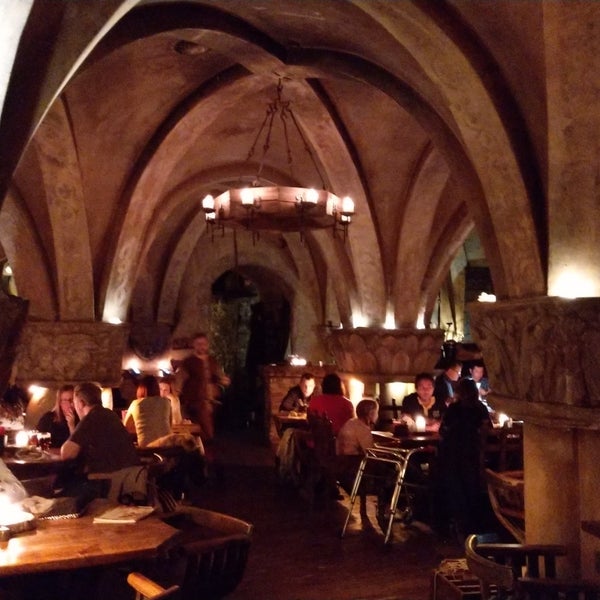 Снимок сделан в Rozengrāls | Authentic Medieval Restaurant пользователем Oleg K. 10/23/2019