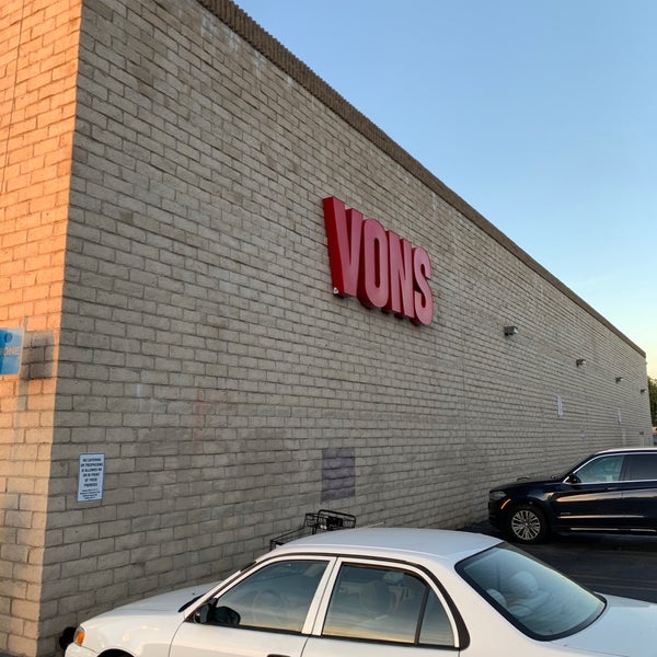 VONS Grocery Store