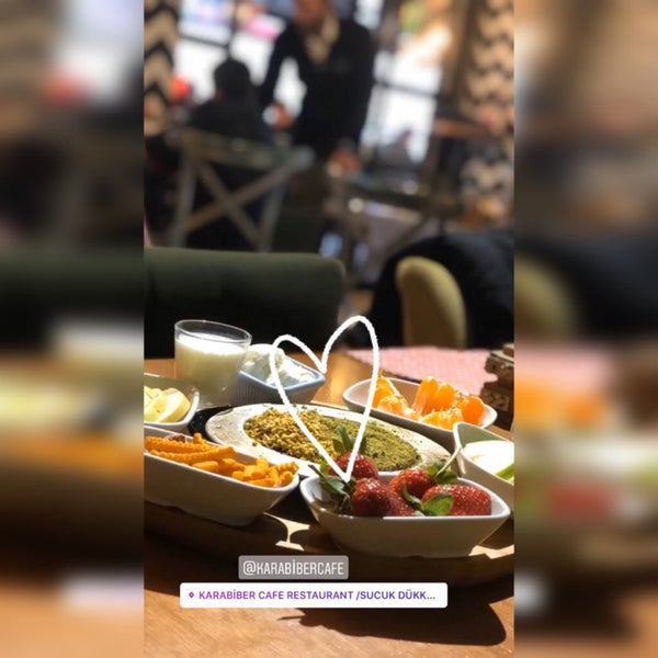 Foto diambil di Karabiber Cafe &amp; Restaurant oleh ŞERİFE B. pada 1/19/2020