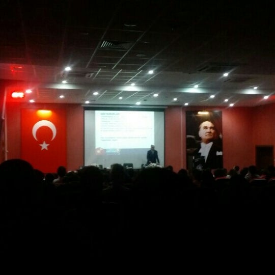 Foto diambil di THKÜ Konferans Salonu oleh Fatih Ü. pada 4/15/2016
