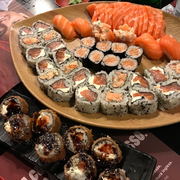 Foto tirada no(a) Sushi &#39;n Roll por Jose F. em 3/9/2017
