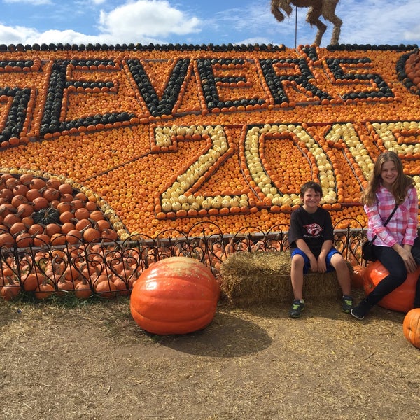Foto tomada en Sever&#39;s Corn Maze &amp; Fall Festival  por Michael N. el 10/4/2015