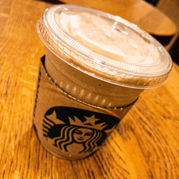 10/2/2019 tarihinde Honza S.ziyaretçi tarafından Starbucks'de çekilen fotoğraf