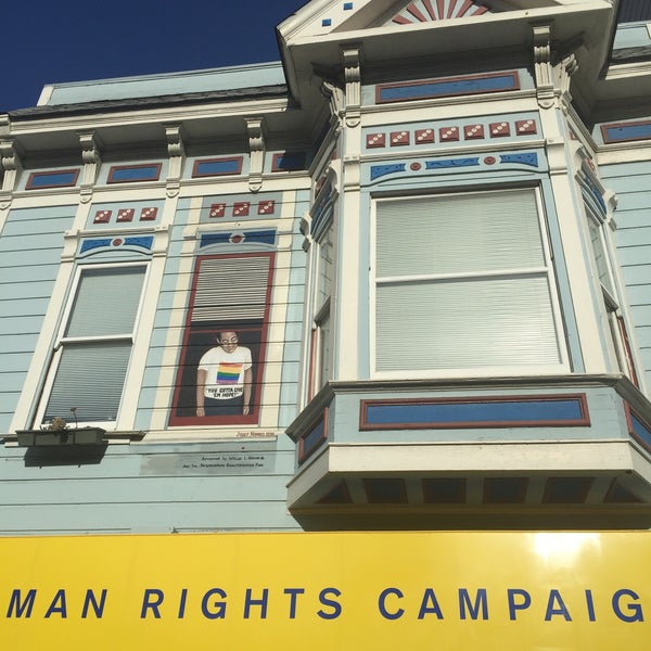 Foto diambil di Human Rights Campaign (HRC) Store oleh Santiago O. pada 9/14/2016
