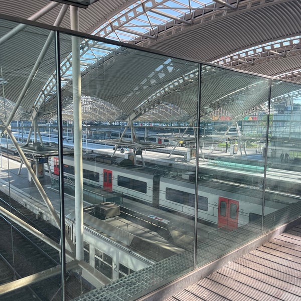 Das Foto wurde bei Bahnhof Leuven von Ilke S. am 6/2/2022 aufgenommen