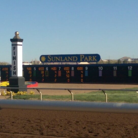3/22/2015 tarihinde Joe R.ziyaretçi tarafından Sunland Park Racetrack &amp; Casino'de çekilen fotoğraf