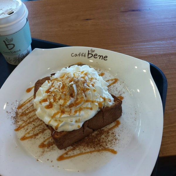 Photo taken at Caffe Bene Glenview by Julia P. on 9/9/2014