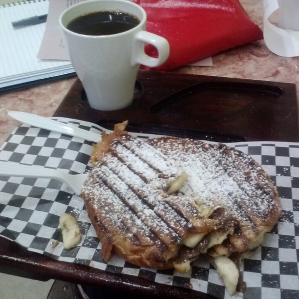 3/3/2013 tarihinde Julia P.ziyaretçi tarafından Cafe 53'de çekilen fotoğraf
