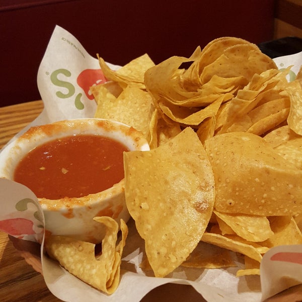 Photo taken at Chili&#39;s Grill &amp; Bar by Luis Damian V. on 12/5/2018