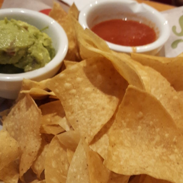 Photo taken at Chili&#39;s Grill &amp; Bar by Luis Damian V. on 11/5/2017