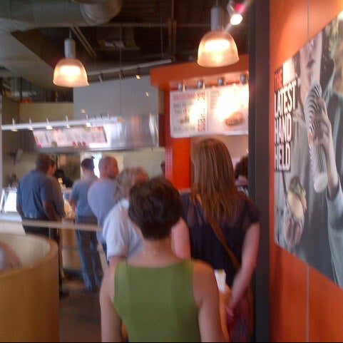 รูปภาพถ่ายที่ South St. Burger โดย Mikey S. เมื่อ 6/27/2013