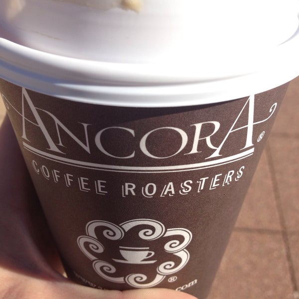 รูปภาพถ่ายที่ Ancora Coffee โดย Emily B. เมื่อ 9/29/2013