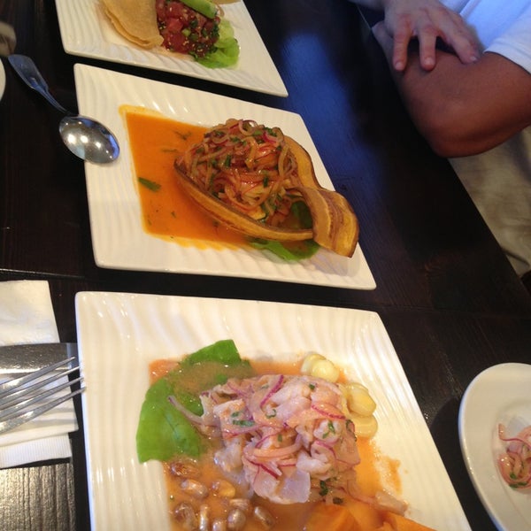 รูปภาพถ่ายที่ Sazón - Peruvian Cuisine โดย Kristen M. เมื่อ 8/3/2013