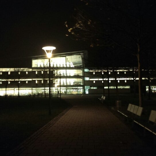 Das Foto wurde bei Universität Erfurt von ratih w. am 11/15/2013 aufgenommen