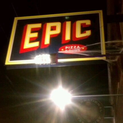 รูปภาพถ่ายที่ EPIC Pizza &amp; Subs โดย Gregory B. เมื่อ 11/1/2012