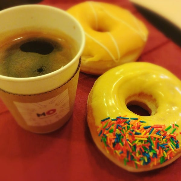 รูปภาพถ่ายที่ MO Donuts &amp; Coffee โดย Ozhik เมื่อ 1/16/2013