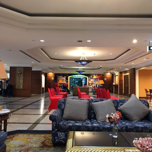 Foto diambil di Golden Tulip Sovereign Hotel Bangkok oleh Theerapat Y. pada 11/24/2018