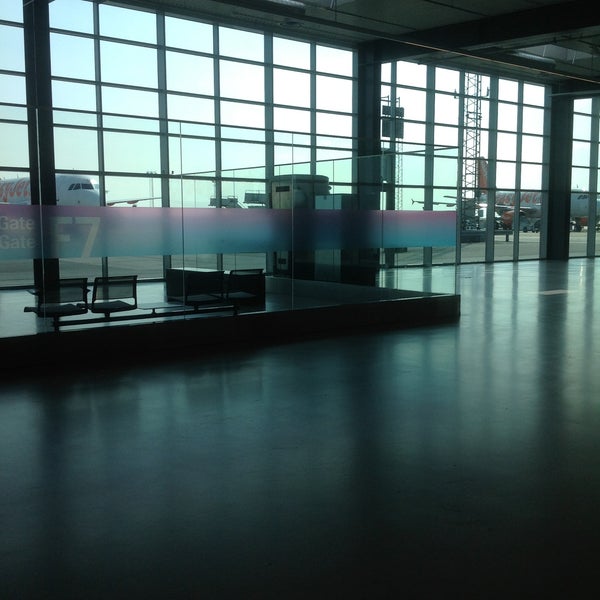 Foto tirada no(a) Aeroporto de Copenhaga (CPH) por Dave W. em 5/5/2013