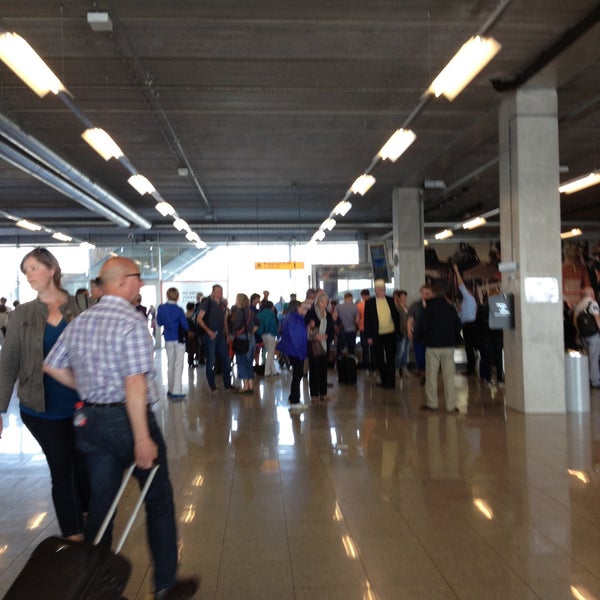 Foto diambil di Bandar Udara Eindhoven (EIN) oleh Dave W. pada 5/5/2013