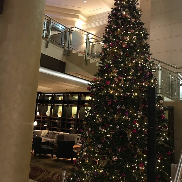 Foto diambil di Hilton Berlin oleh Maria R. pada 12/19/2019