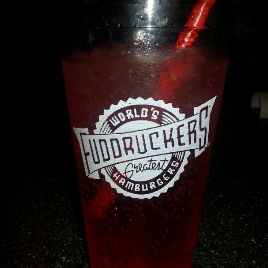 Photo taken at Fuddruckers by Stephy-Pooh W. on 9/20/2012