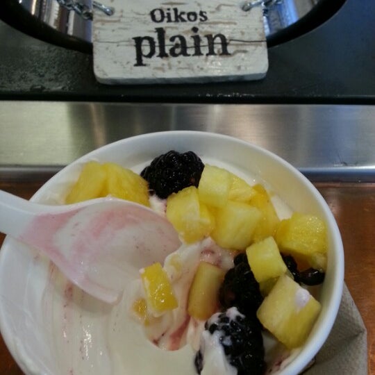 รูปภาพถ่ายที่ Yogurt Culture Company โดย liza h. เมื่อ 4/24/2013