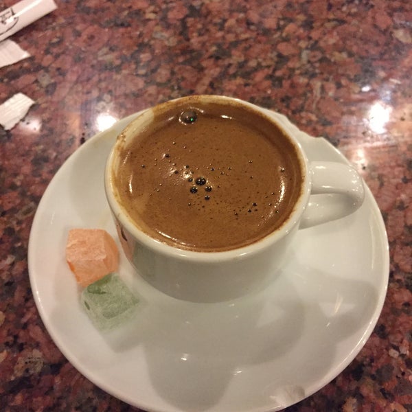 Foto diambil di Paşa Ocakbaşı Restoran oleh Tutku G. pada 9/21/2016