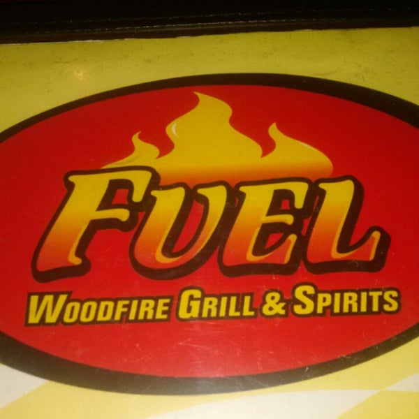 Foto scattata a Fuel Woodfire Grill da Courtney S. il 5/3/2013