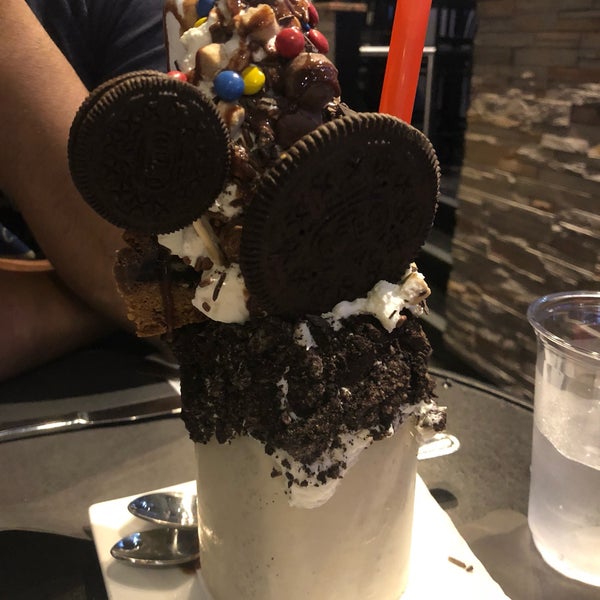 Photo taken at The Shake and Burger Bar by Ting on 7/20/2018
