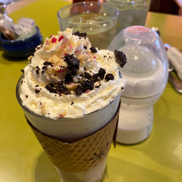 Photo taken at Snooze, an A.M. Eatery by Ting on 12/2/2019