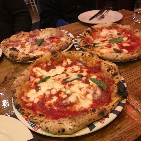 12/6/2018 tarihinde Tingziyaretçi tarafından Sorbillo Pizzeria'de çekilen fotoğraf