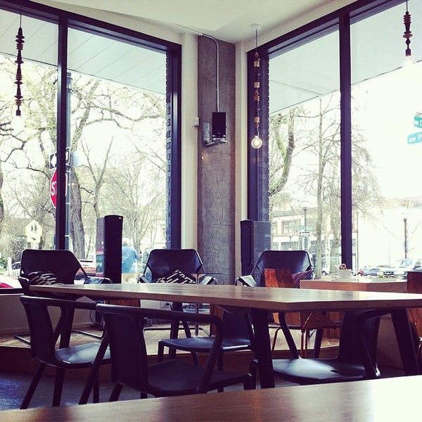 3/10/2014 tarihinde tkc09ziyaretçi tarafından Glyph Café &amp; Arts Space'de çekilen fotoğraf