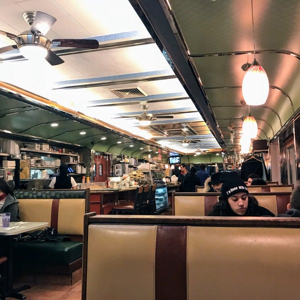 Photo taken at Court Square Diner by Nabil on 11/17/2017