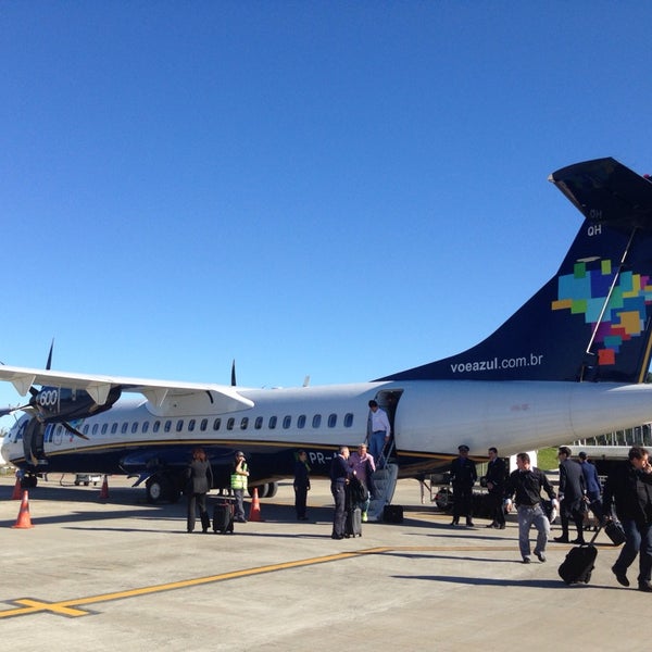 รูปภาพถ่ายที่ Aeroporto de Criciúma (CCM) โดย Fernao V. เมื่อ 6/3/2014