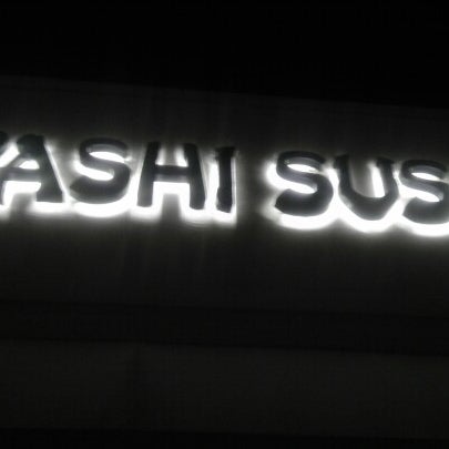 Снимок сделан в Yashi Sushi пользователем Tracy S. 12/29/2012