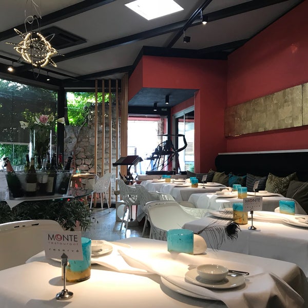 Foto diambil di Restaurant Monte Rovinj oleh Margit B. pada 8/5/2018