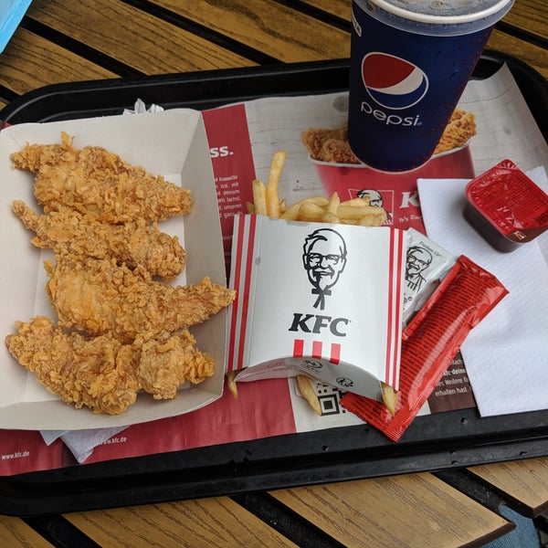 Foto tirada no(a) Kentucky Fried Chicken por Jacob K. em 7/30/2019