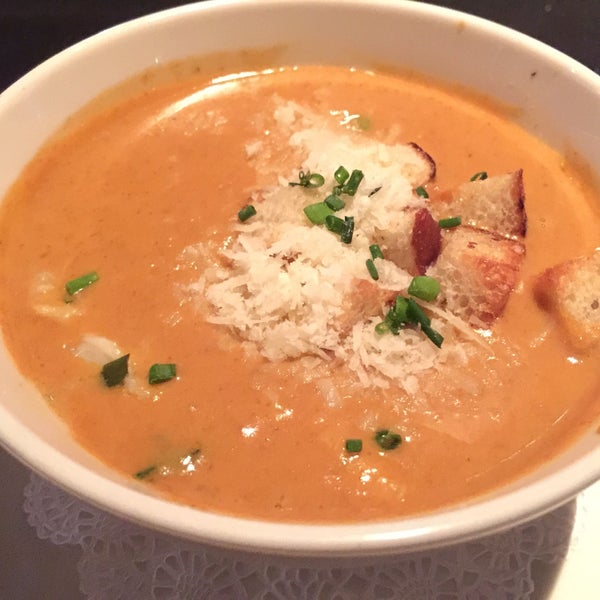 LOBSTER AND CRAB BISQUE on HRW menu was nice and thick with great flavor