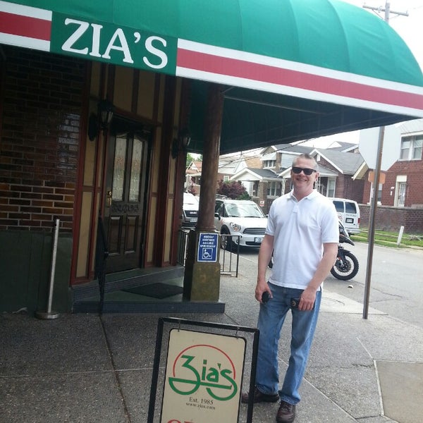 Das Foto wurde bei Zia&#39;s Restaurant von John K. am 5/29/2014 aufgenommen