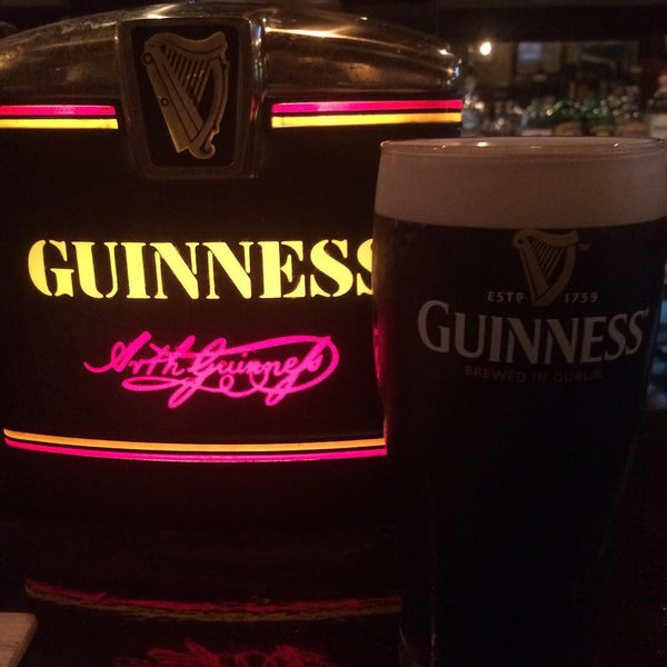 Photo taken at Rí Rá Irish Pub by Dameon W. on 7/8/2015